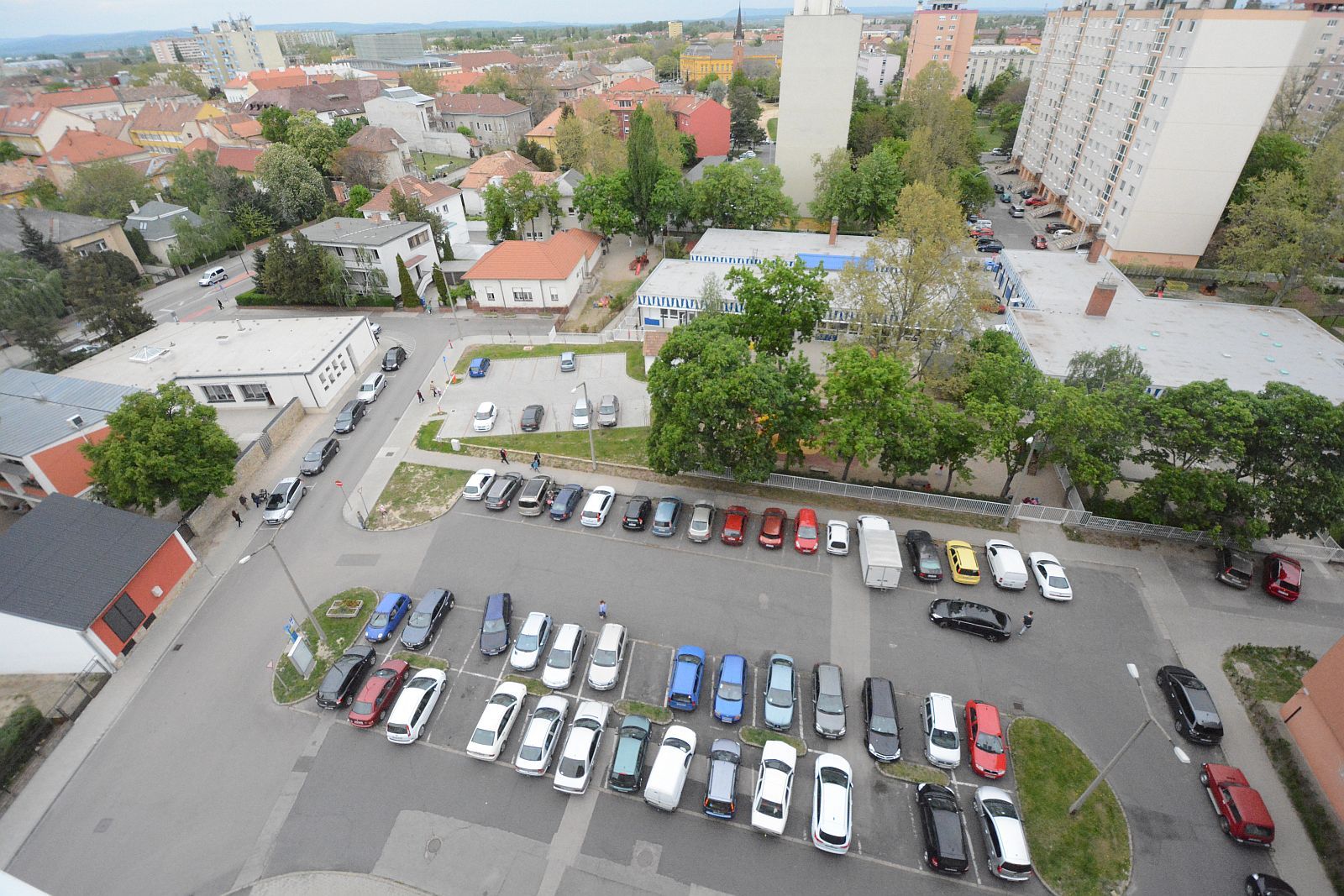 79 helyen újulnak meg idén belső utak, járdák és parkolók Fehérváron